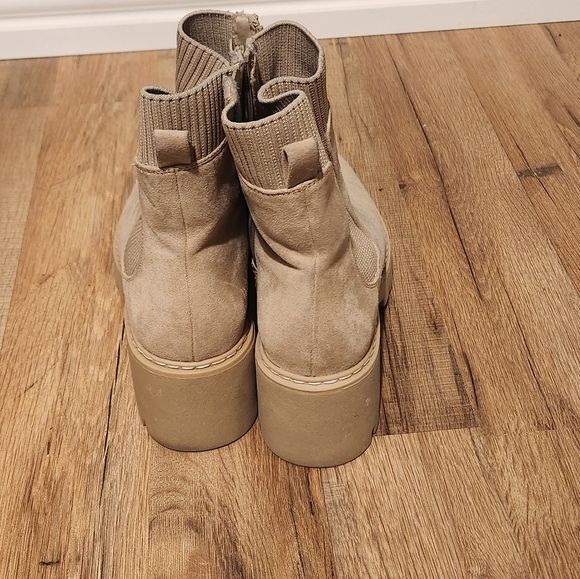 No Boundaries Chelsea Boots - Picture 4 of 4